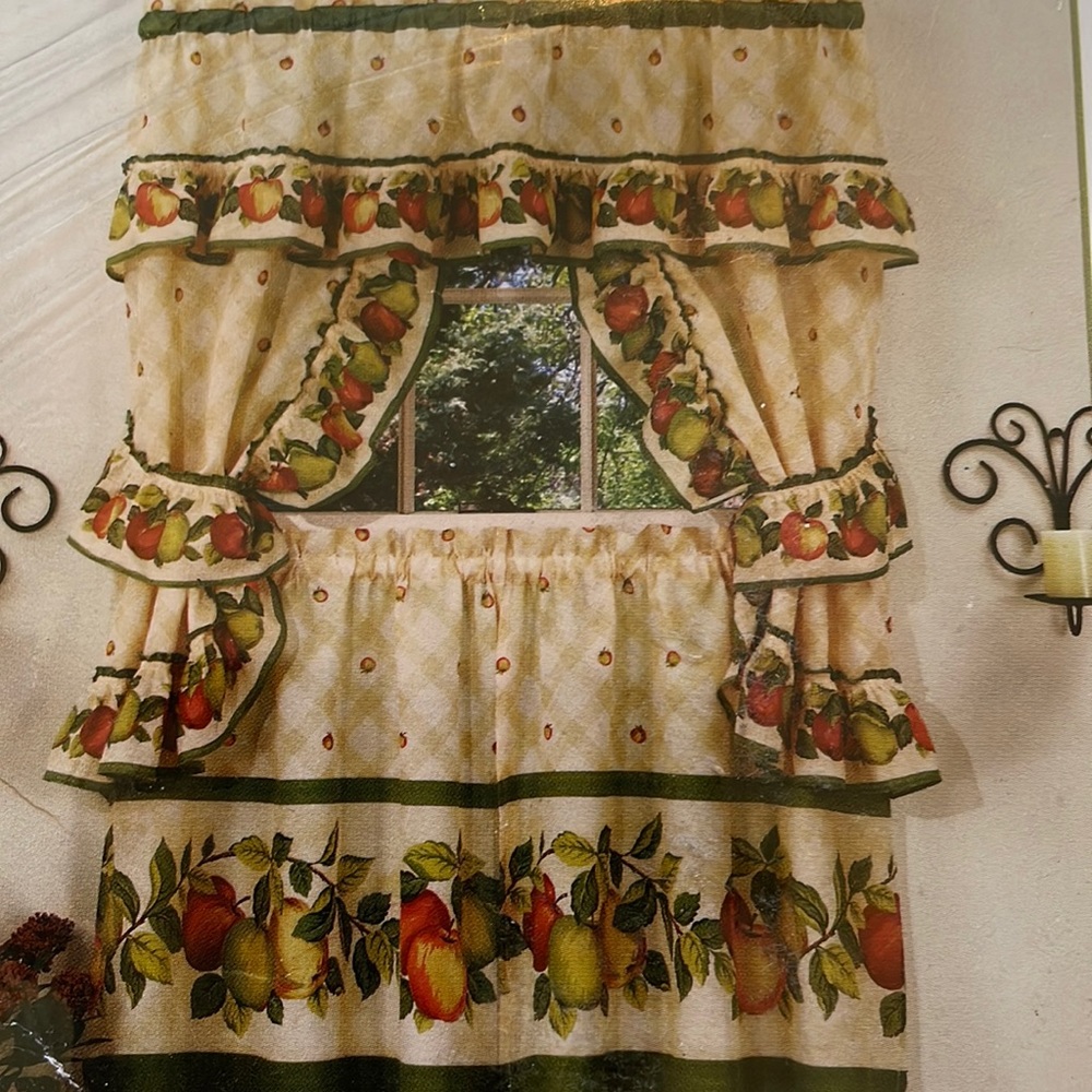 🆕 Apple orchard cottage set curtains w/bonus 3 piece matching kitchen set